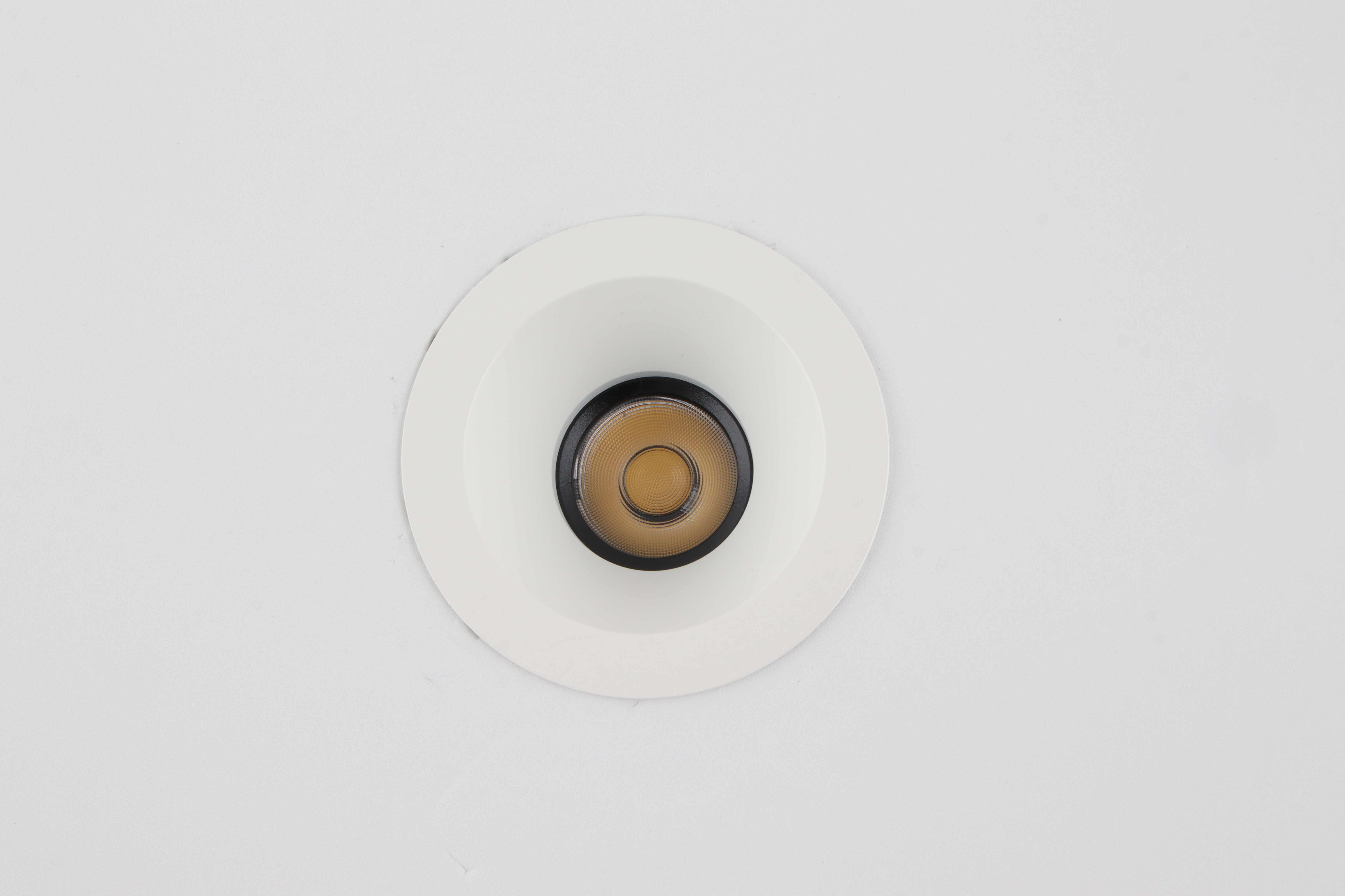 에코비바3인치 COB 12W 방수IP54 리모컨가능<br> 50,000원